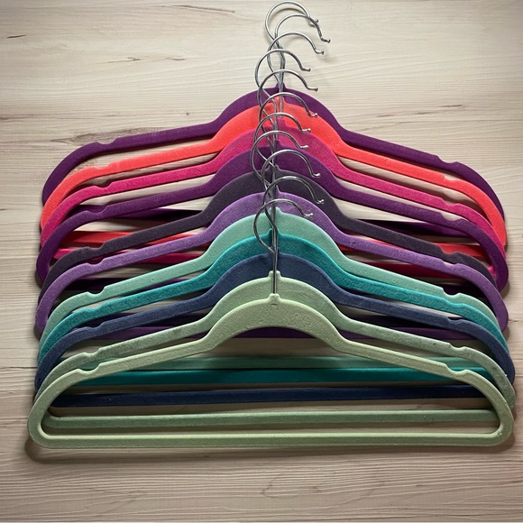 20pc Bundle of Assorted Color Hangers - Picture 2 of 4